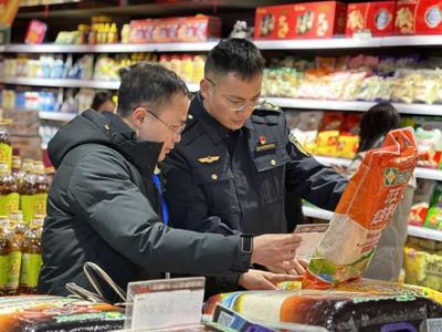 汶川县市场监管局开展节前蔬菜经营食品安全大检查，保障群众餐桌安全